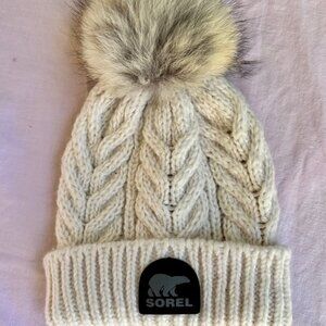 Ivory Sorel Briarcliff beanie  with fur pom pom NWOT